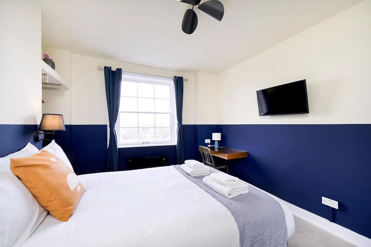 D8 House Apartment London