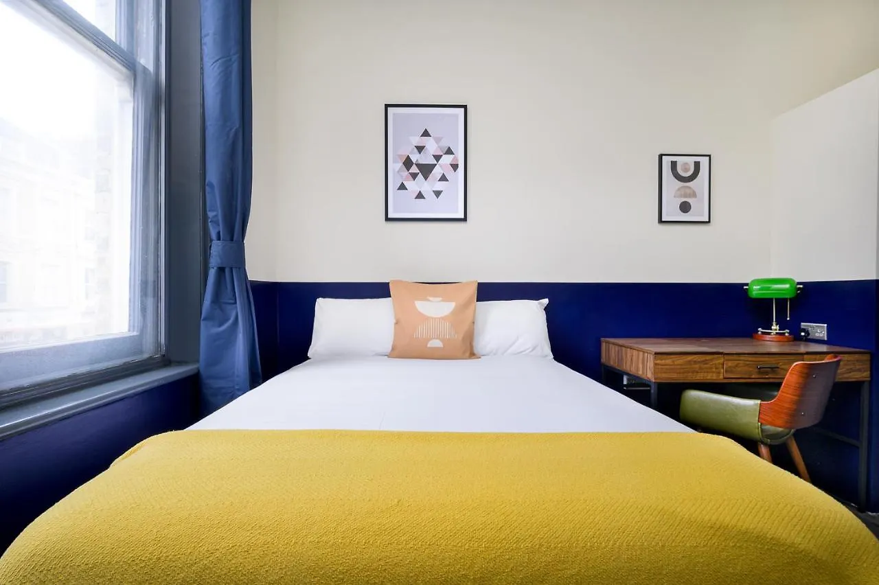 D8 House Apartment London