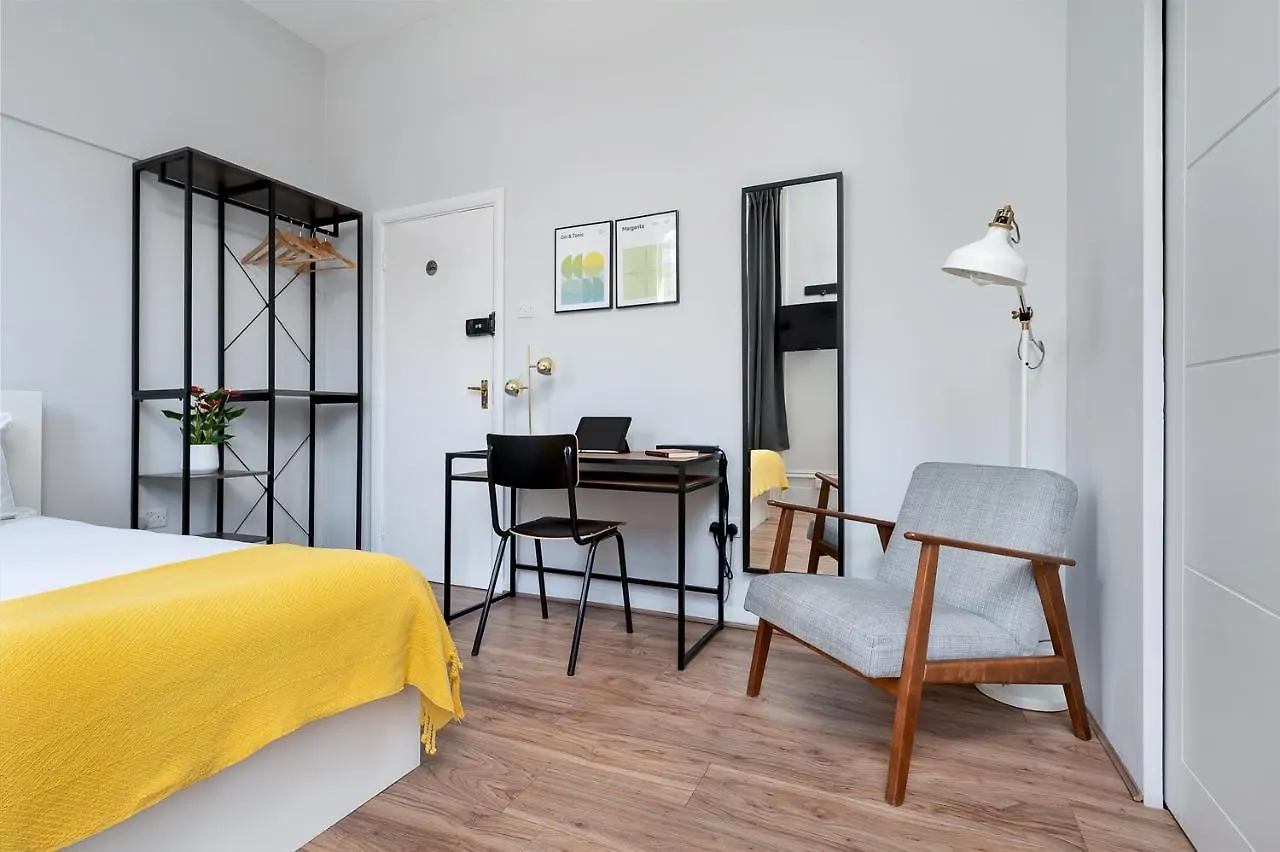 D8 House Apartment London