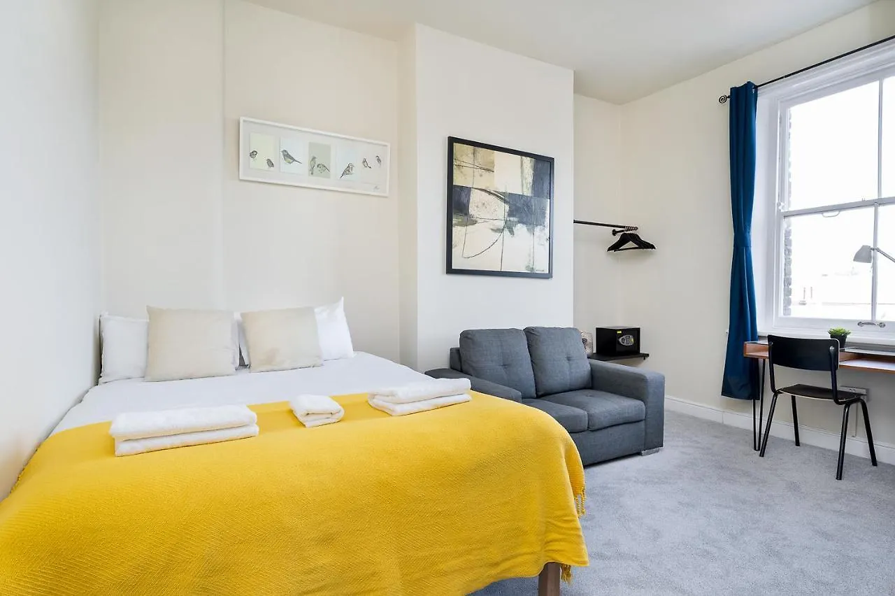 D8 House Apartment London