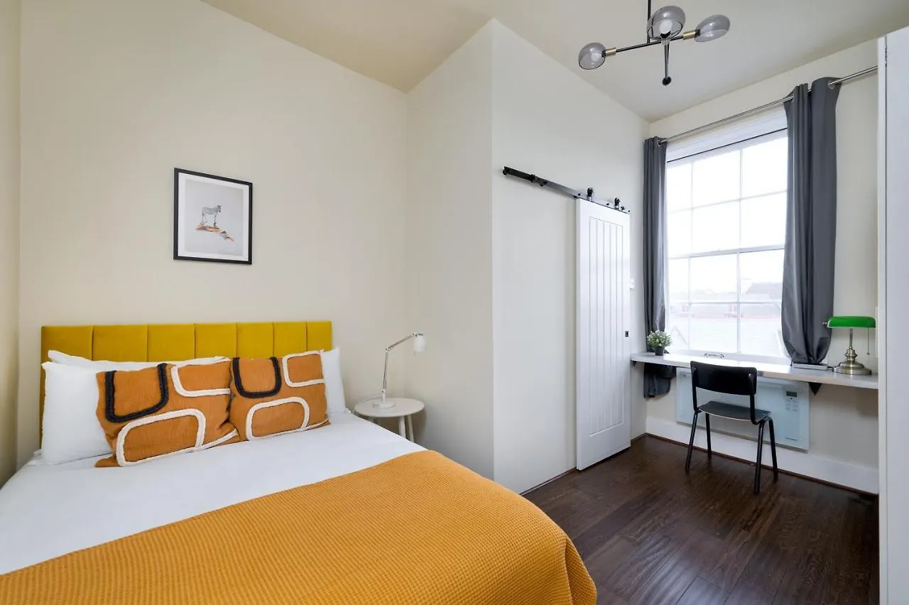 D8 House Apartment London