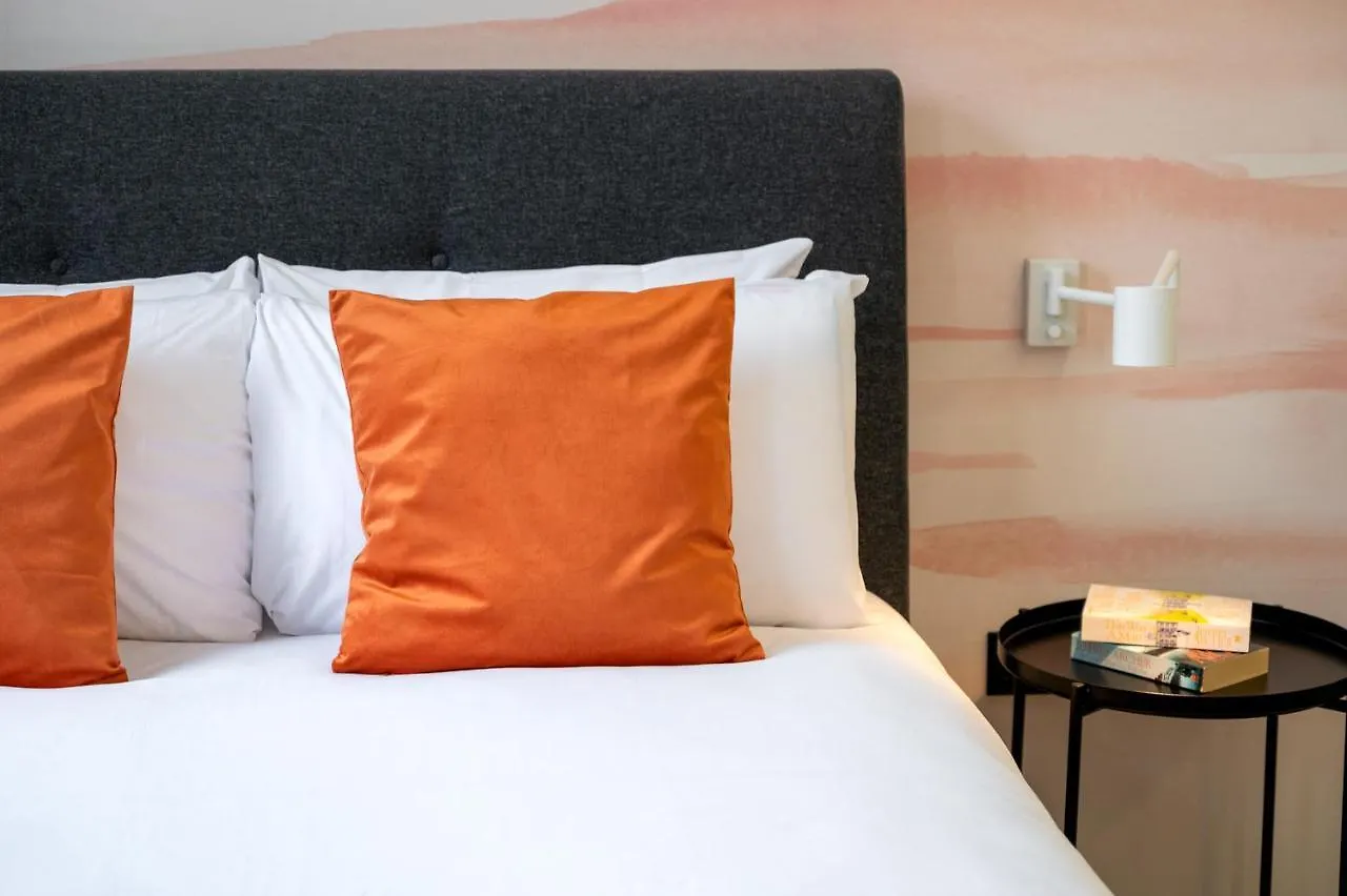 D8 House Apartment London
