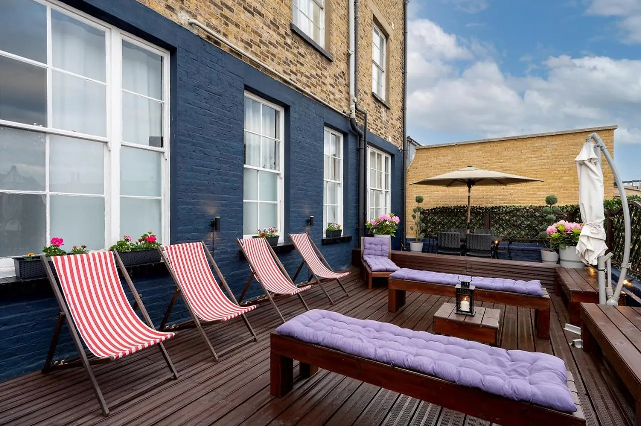 D8 House Apartment London 0*,