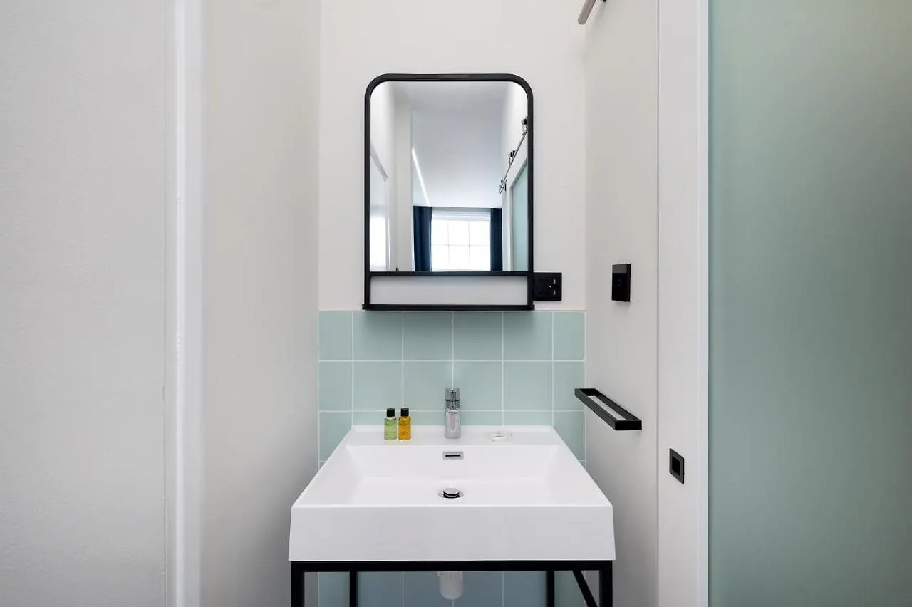 D8 House Apartment London