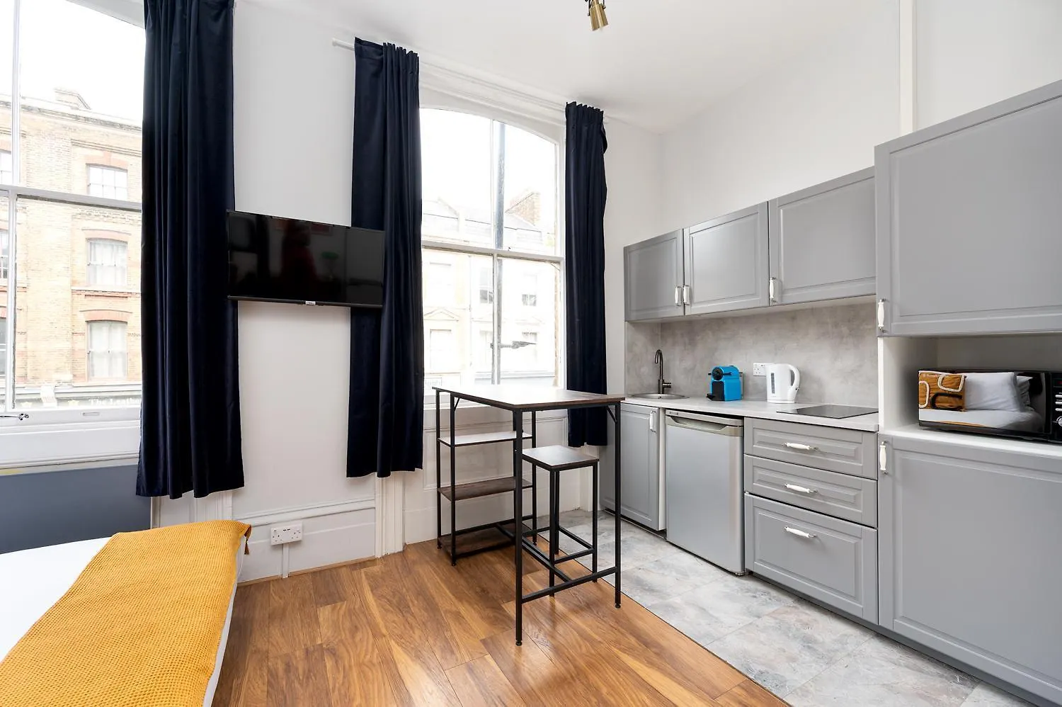D8 House Apartment London