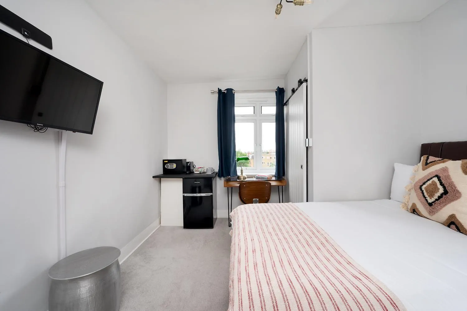 D8 House Apartment London